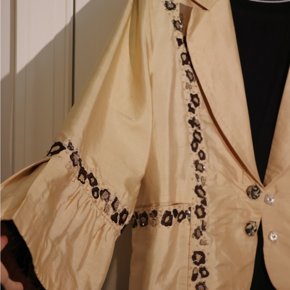 Coat - Picture 2 of 8